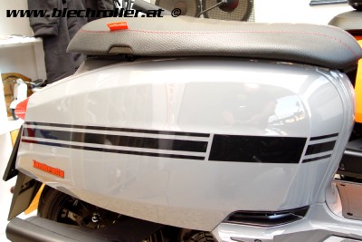 Aufkleberdekor rechts/hinten für Lambretta V 125/200 Serie - Schwarz