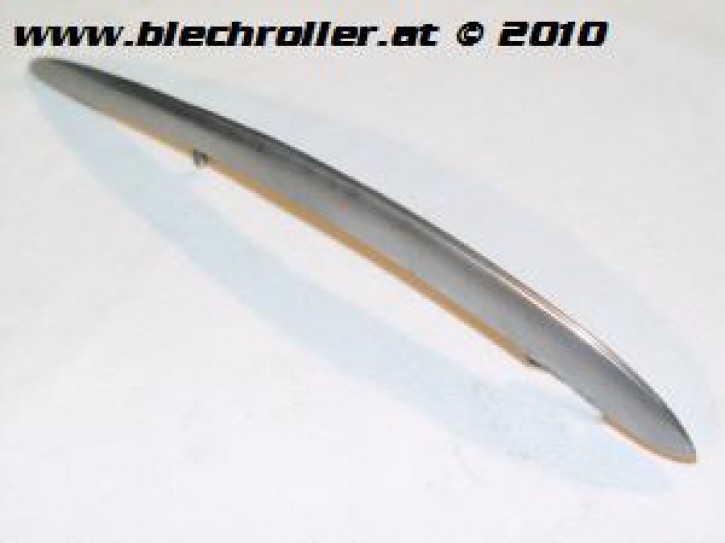 Kotflügelfinne für Vespa 125 VM2/VN1/VN2 (Lampe Unten)